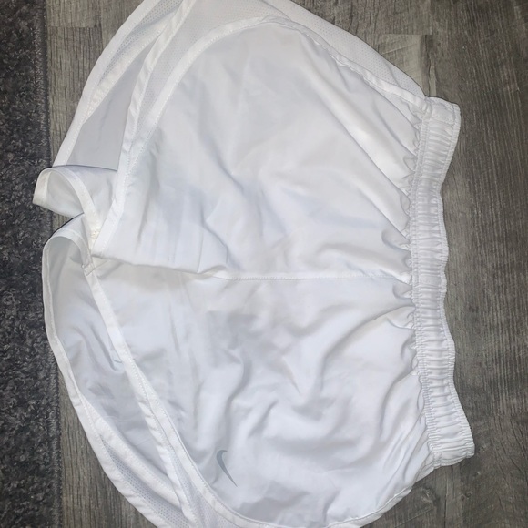 white nike shorts - Picture 1 of 3
